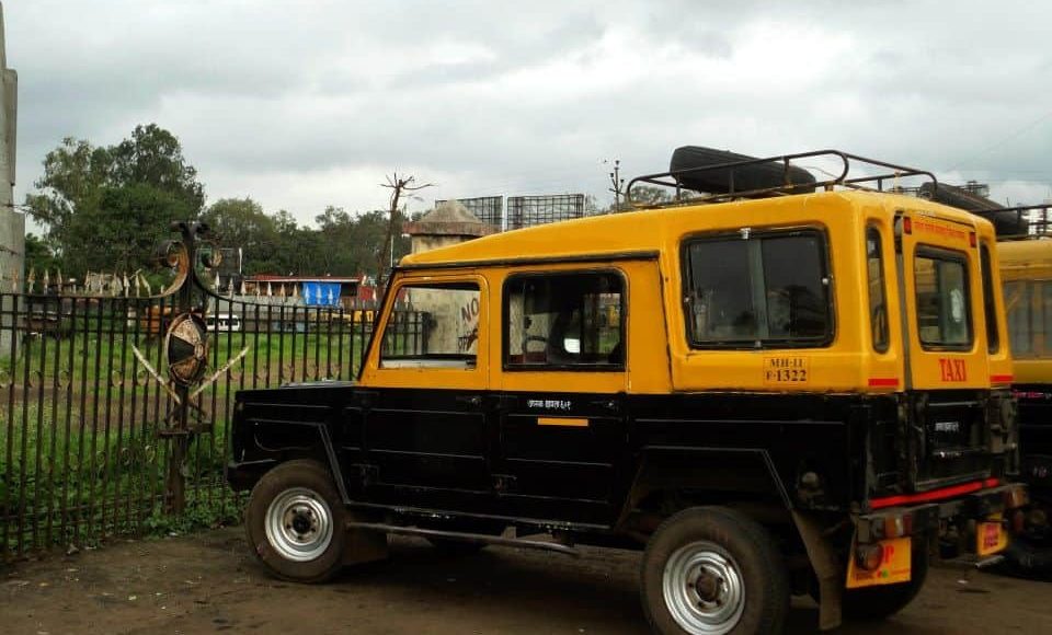 10 seated taxi in Satara