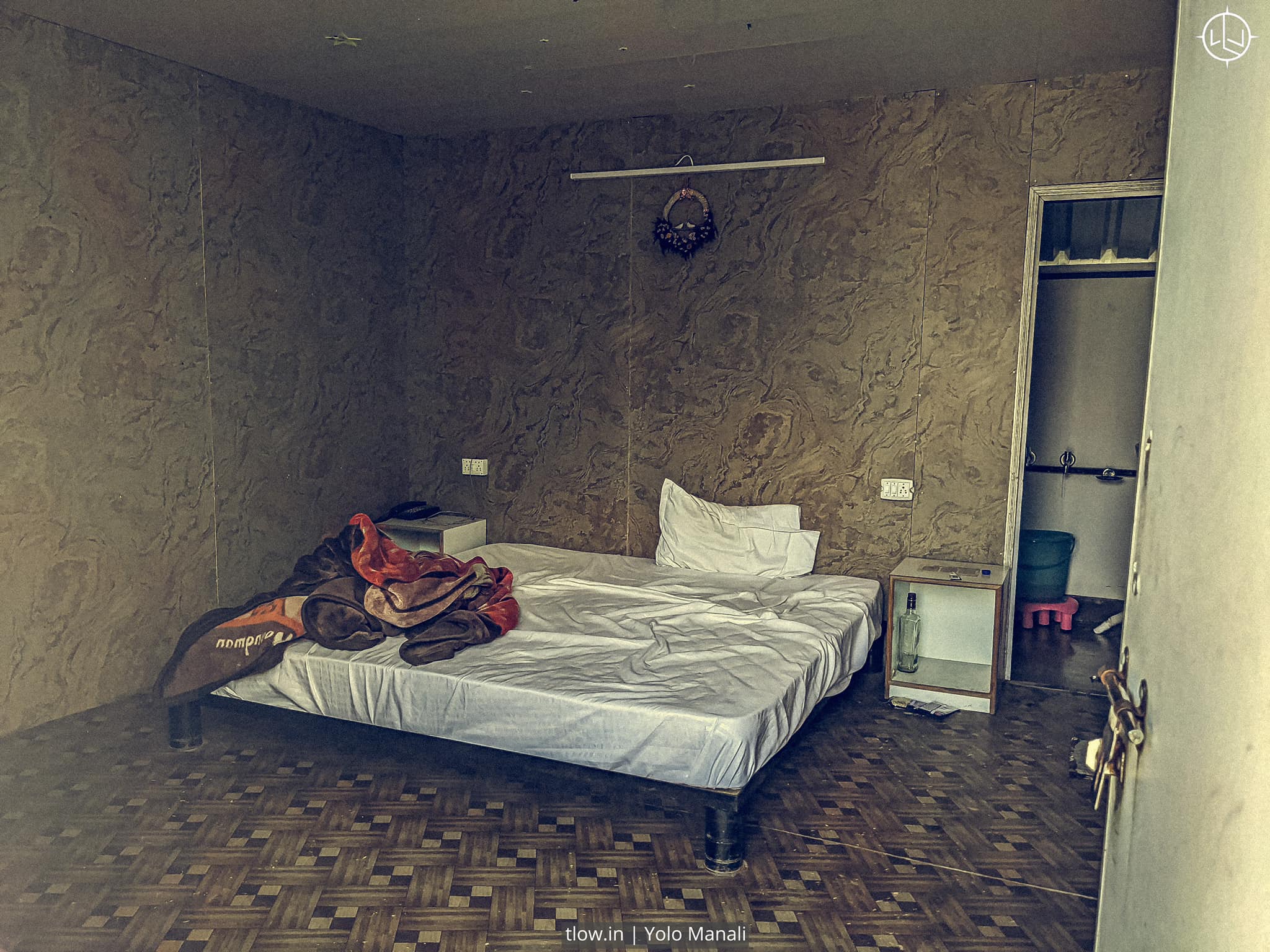 Yolo manali cottage room