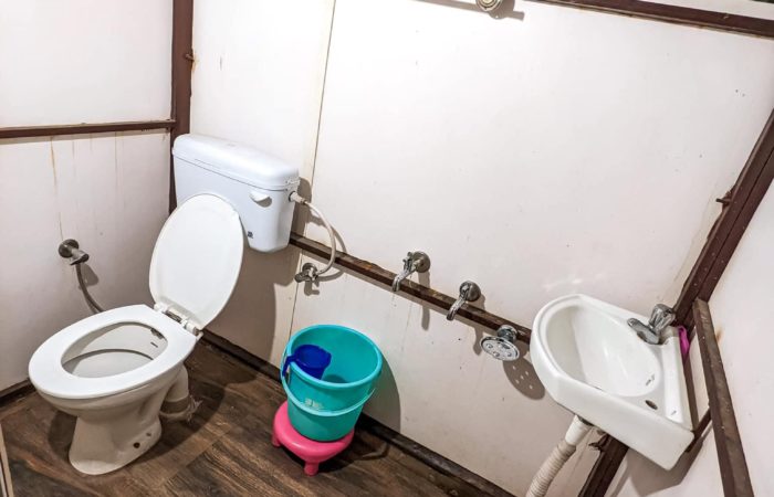 Yolo manali cottage washroom