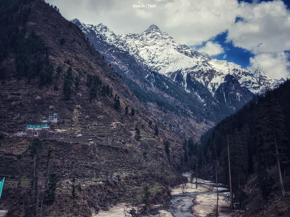 Snow capped mountains in Parvati Valley