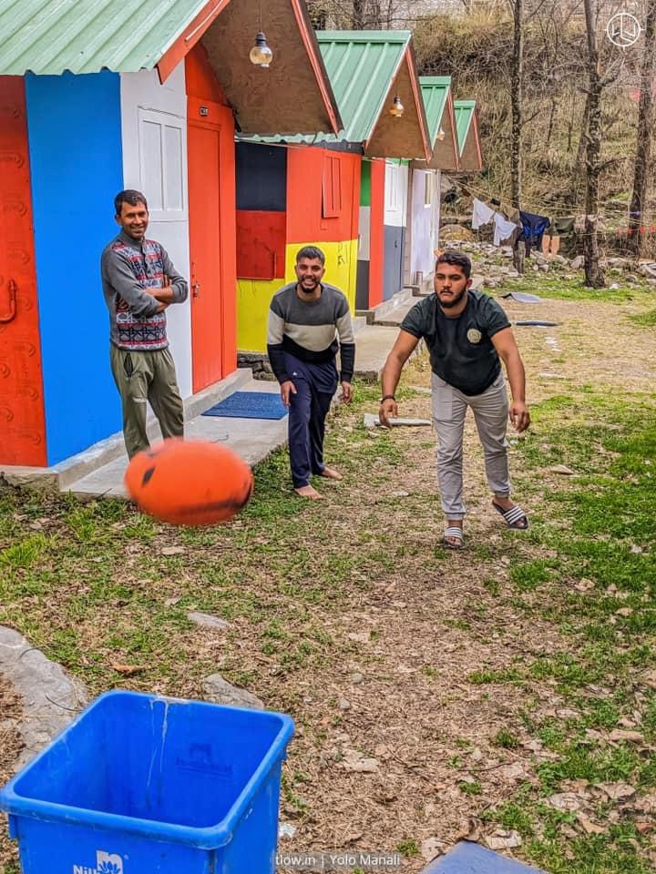 Rugby toss at Yolo Manali