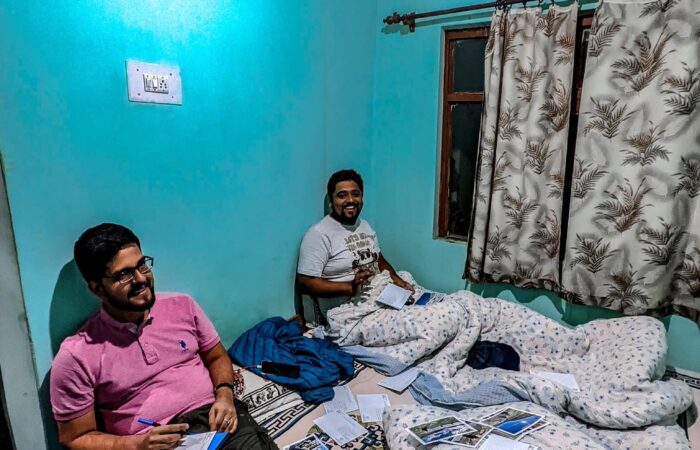 sharing the room in spiti with strangers