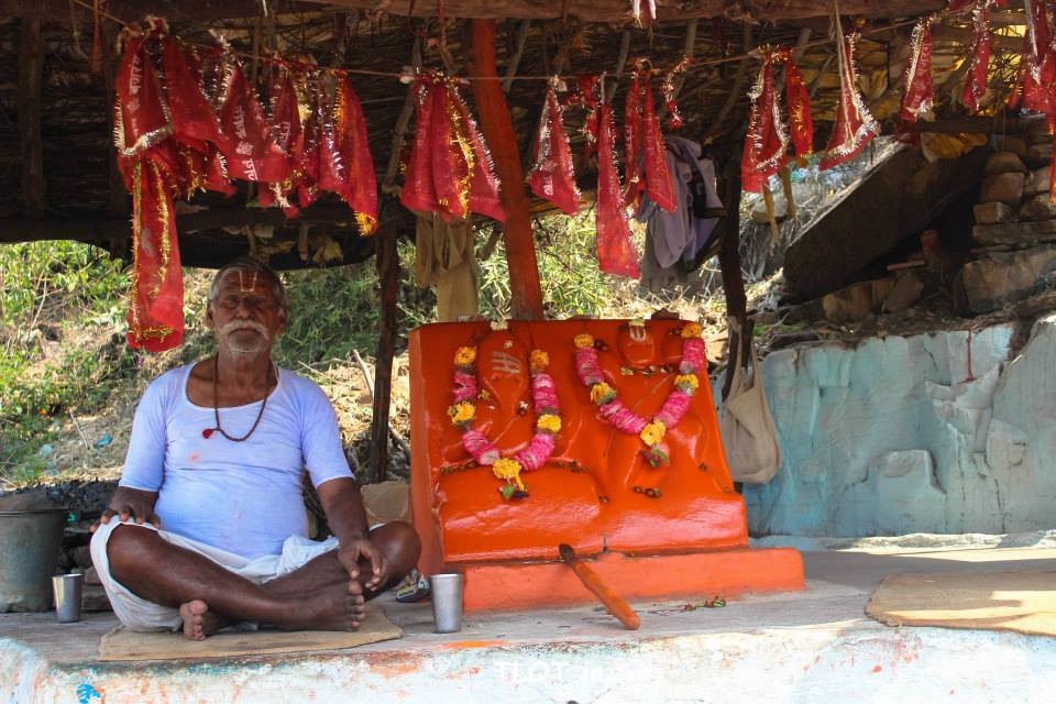 Chitrakoot temple priest