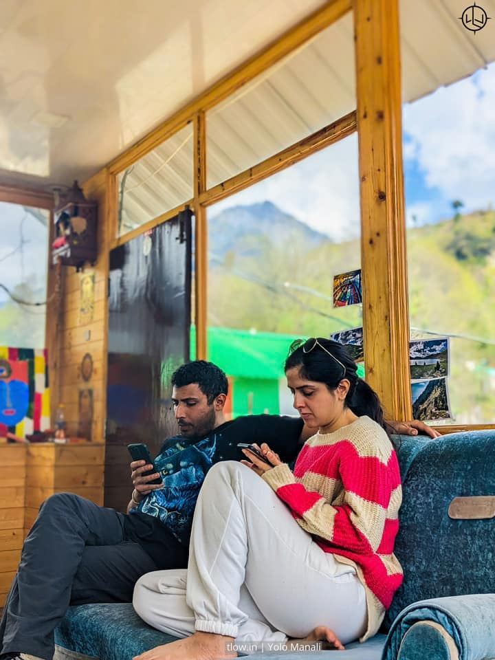 Guest posting Manali couple texting 