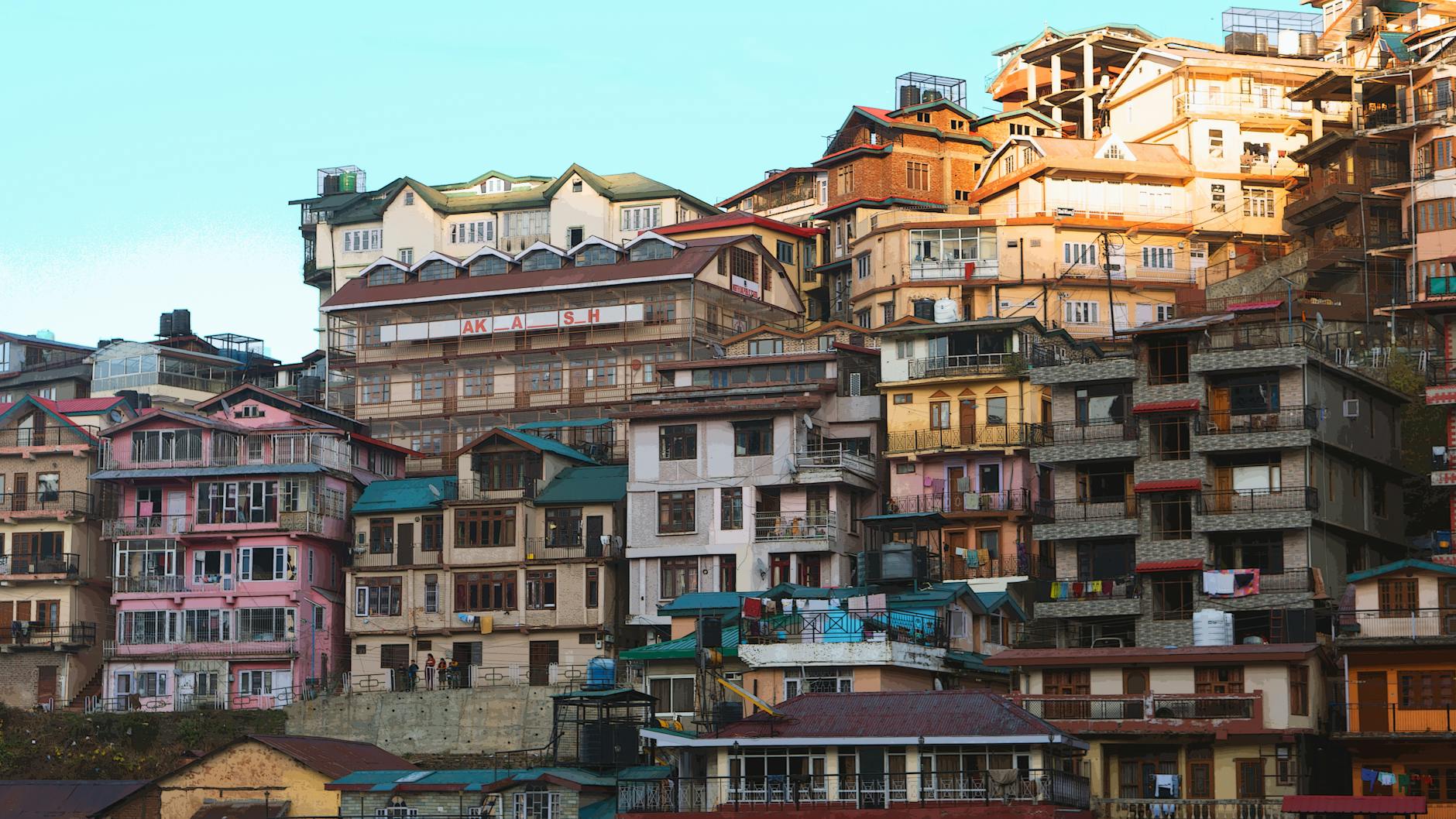 buildings and houses in the city of shimla